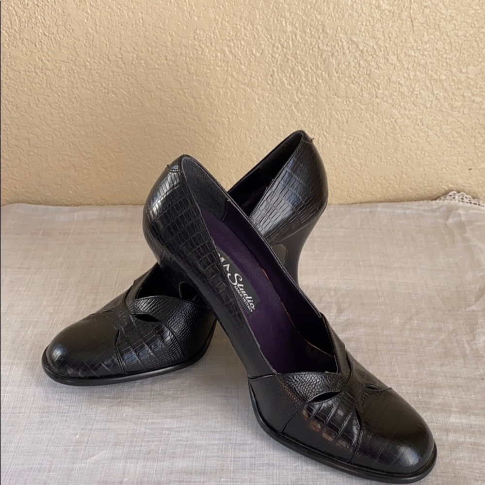 Gama Studio Heels - Black Leather